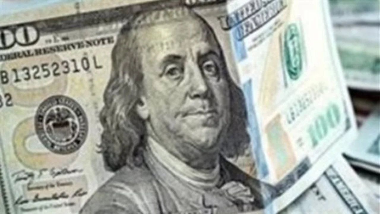 تحديثات الصرف.. سعر الدولار أمام الجنيه في بنك الإسكندرية وقناة السويس بمستهل التعاملات